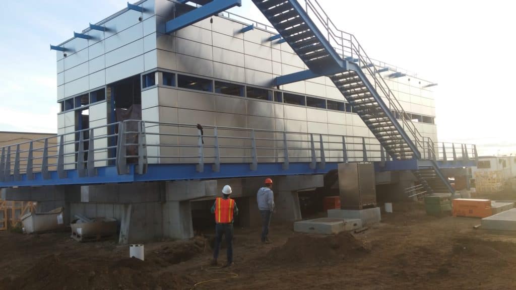 Powder-coated aluminum handrails for Bay Park E1 and E2